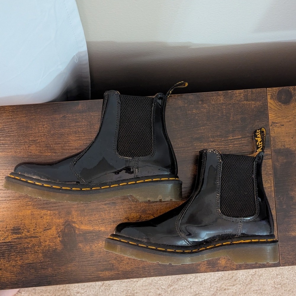 Dr. Martens 2976 Black Patent Lamper Chelsea Boots Women 6 US L EU 37 UK 4 - Picture 8 of 9